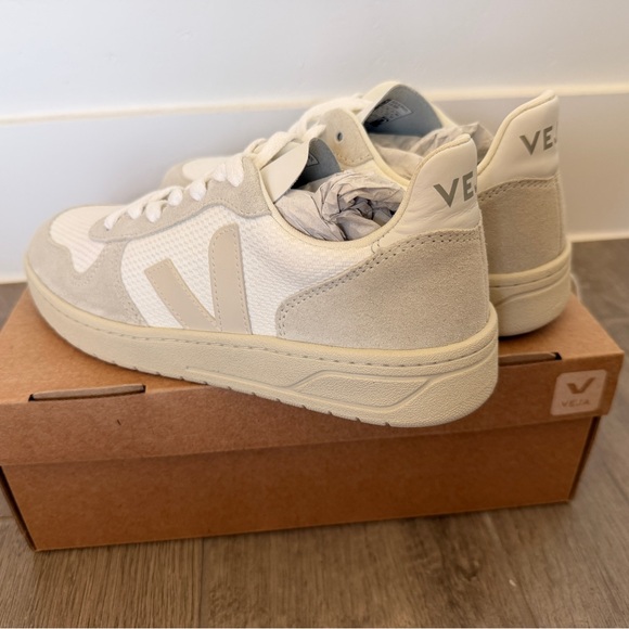 Veja V-10 B-mesh and Leather women’s sneaker (EU37) NWIB/NWT - Picture 2 of 7